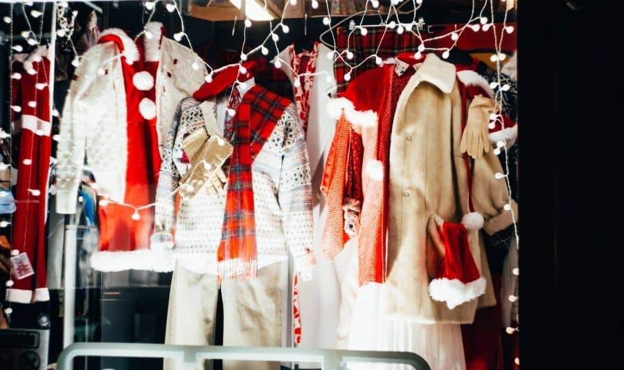 Read more about the article Tips for Decorating a Holiday Pop-Up Shop