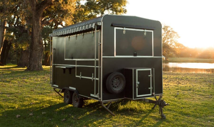 Read more about the article Customizing a Drop Trailer for Your Business Needs
